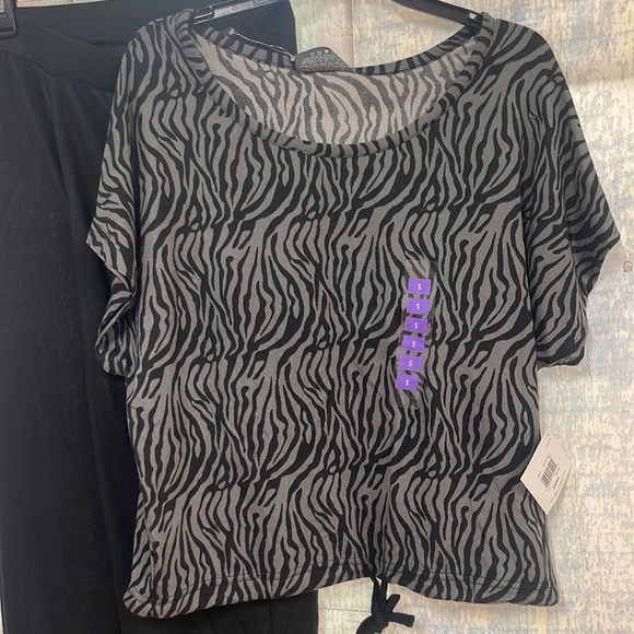 - Brand new with tags Woman’s Madison Park-Signature 2 piece lounge set. S… - Picture 5 of 12